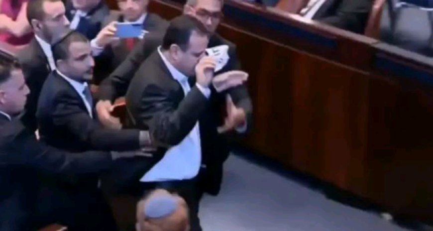 مقاطعة كلمة ترامب والأمن يتدخل فيديو